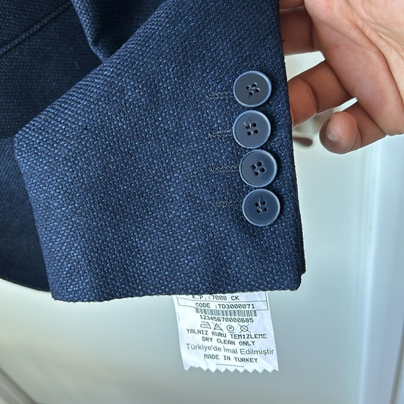 Blazer - Picture 4 of 4